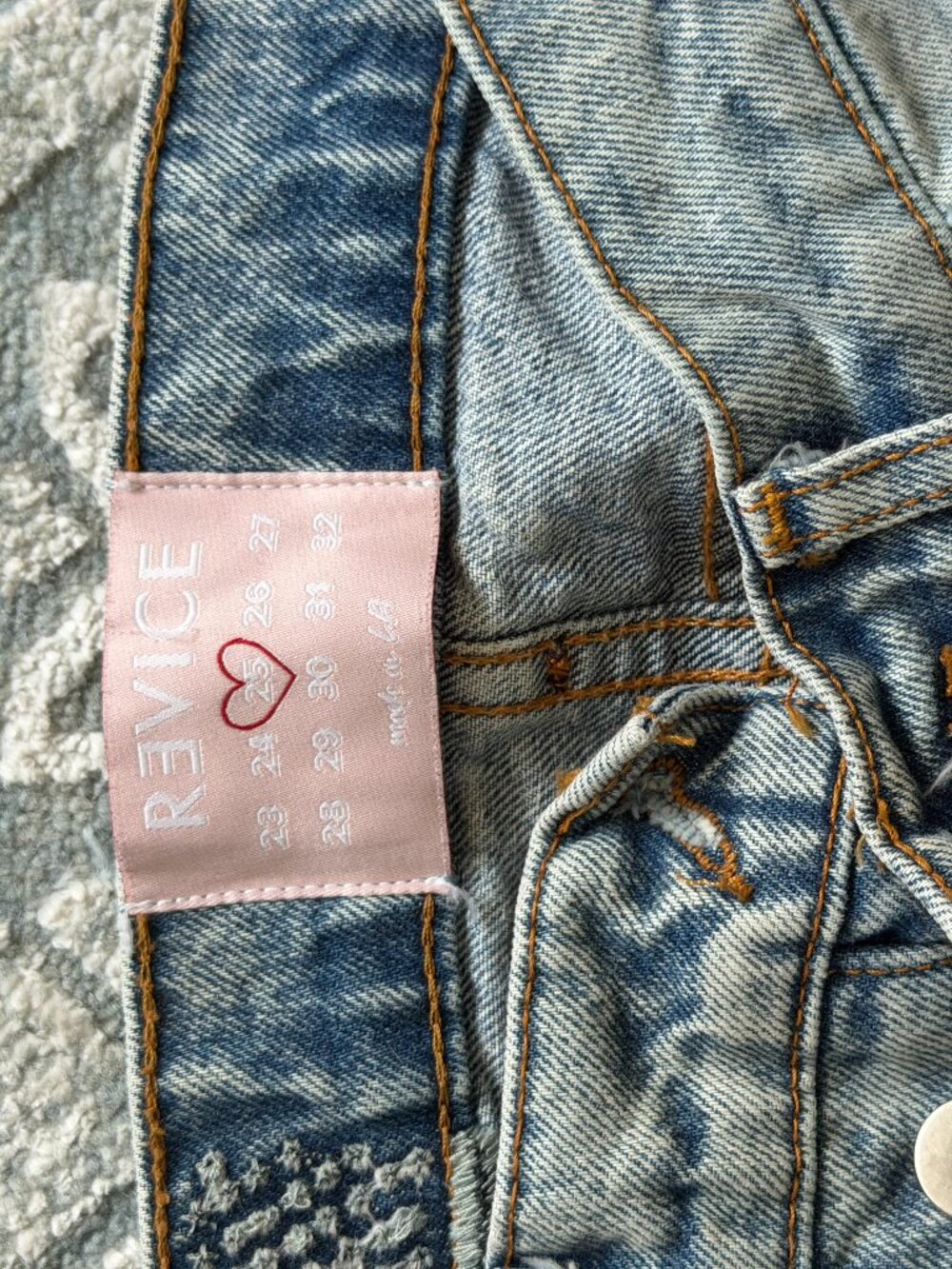 REVICE Distressed Crossover Waist Jeans – Size 25